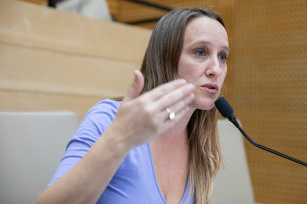 Luciana Echevarría en la Legislatura de Córdoba