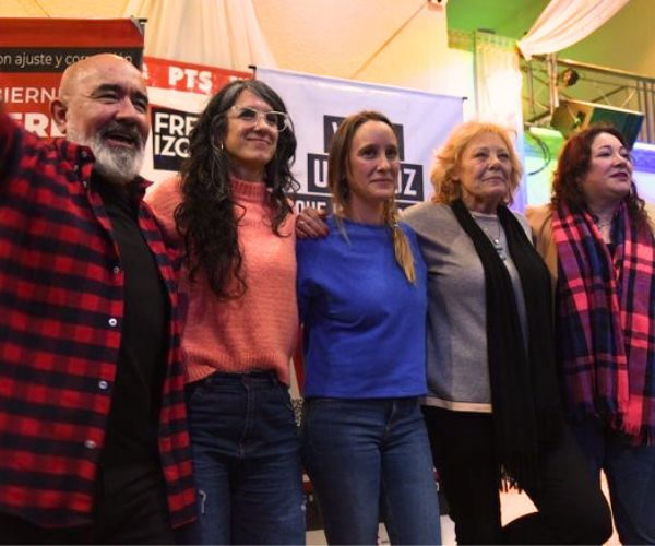 Candidatos del Frente de izquierda unidad en el evento post elecciones. En órden de aparición Raúl Gómez, Laura Vilches, Luciana Echevarría, Liliana Olivero y Noelia Agüero