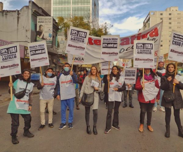 Docentes en una marcha por salarios dignos