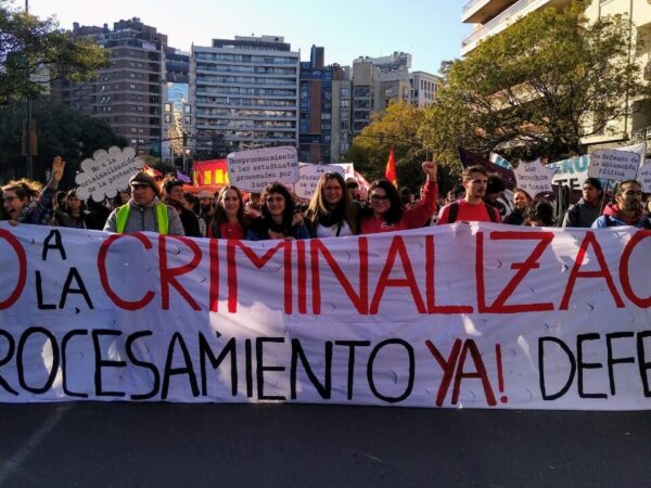 marcha contra la criminalizacion de la protesta acompañada por la legislador echevarría