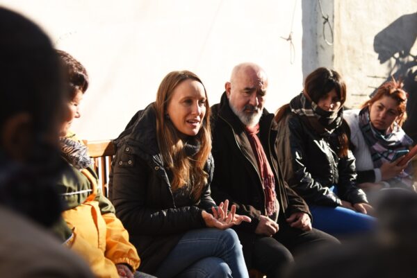 Luciana Echevarría Junto a vecinos y vecinas de la ciudad de Córdoba