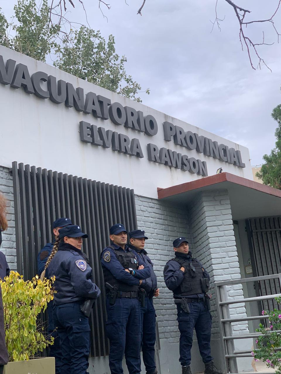 Presentan hábeas corpus en defensa de los trabajadores del Rawson. Luciana Echevarría: “Llaryora despide a personal de salud del Rawson y lo llena de policías”. 1 rawson